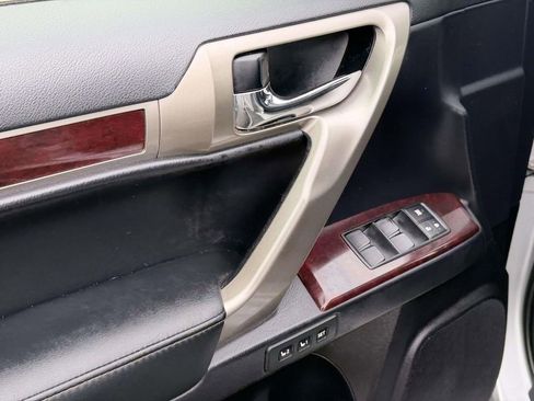 Used 2015 Lexus GX 460 w/ Premium Package image 18