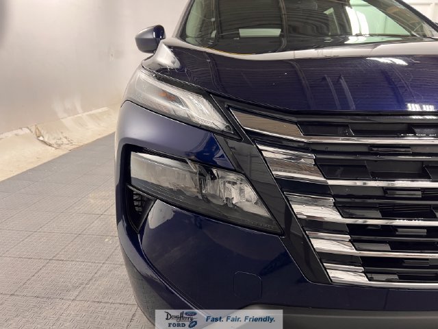 Used 2025 Nissan Rogue SV AWD/4WD image 9