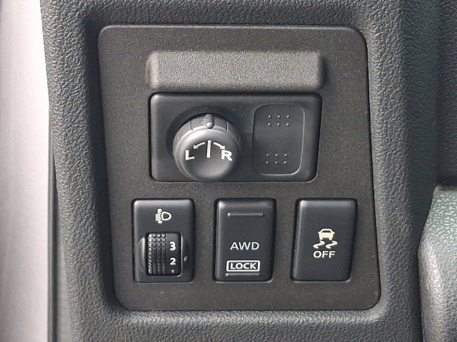 Used 2011 Nissan Rogue SV w/ SL Pkg AWD/4WD image 9