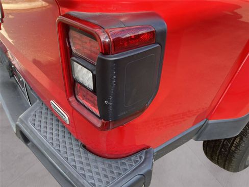 Used 2020 Jeep Gladiator Overland w/ Popular Equipment Package image 11