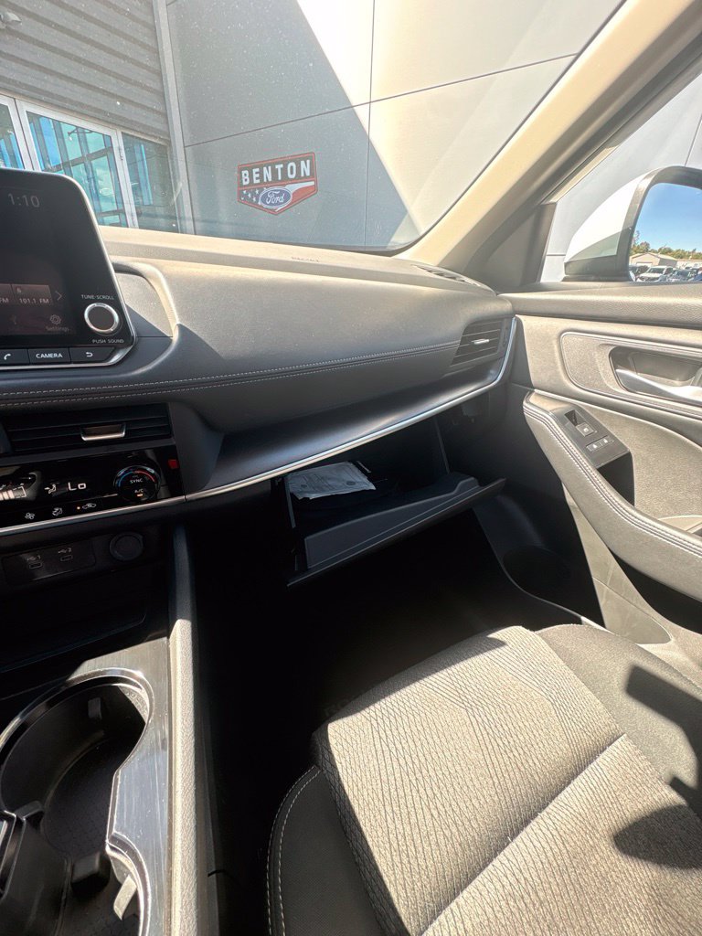 Used 2024 Nissan Rogue SV FWD image 22