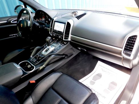 Used 2014 Porsche Cayenne GTS image 20
