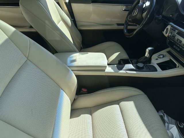 Used 2016 Lexus ES 350 w/ Accessory Package FWD image 6