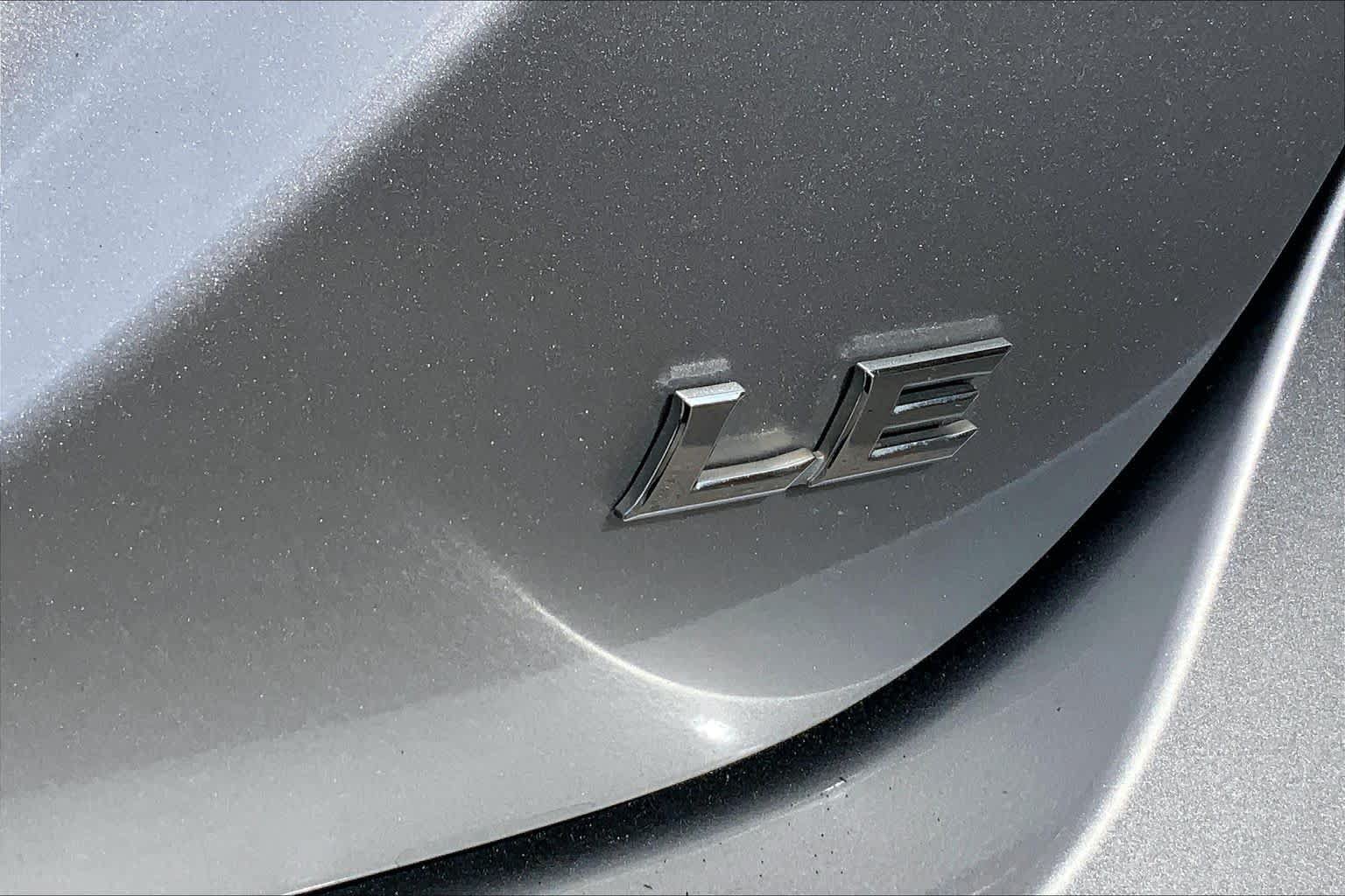 Used 2020 Toyota Camry LE FWD image 10