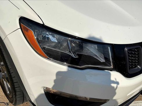 Used 2021 Jeep Compass Latitude image 30