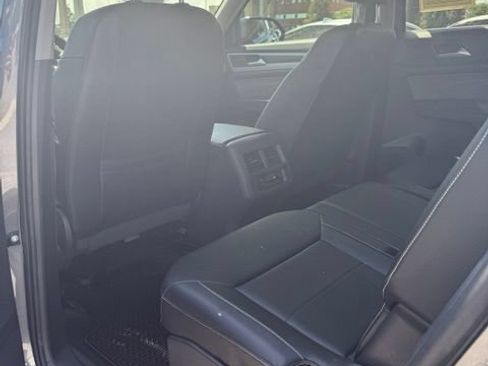 Used 2022 Volkswagen Atlas SEL R-Line AWD/4WD image 8