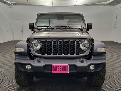 Used 2025 Jeep Wrangler Sport AWD/4WD image 6