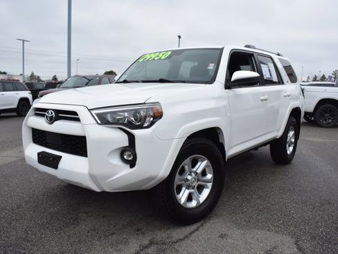 Used 2022 Toyota 4Runner SR5 image 5