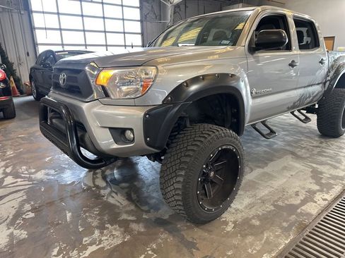 Used 2014 Toyota Tacoma PreRunner w/ SR5 Package RWD image 9