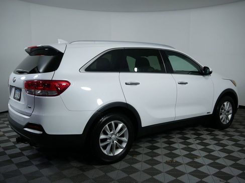 Used 2017 Kia Sorento LX w/ LX Convenience Package image 8