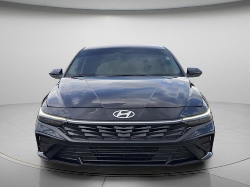 Used 2025 Hyundai Elantra SE FWD image 5