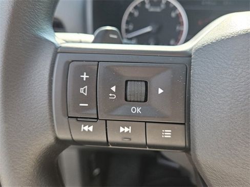 Used 2025 Nissan Rogue S image 23