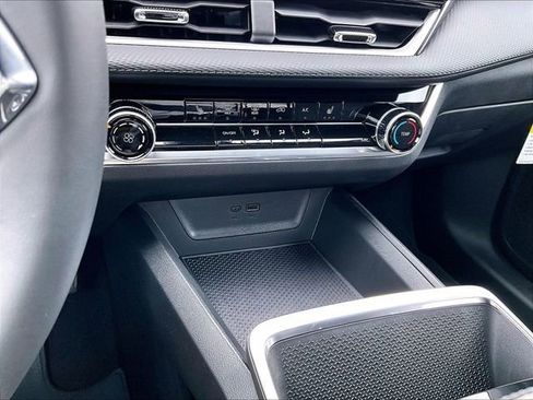 New 2026 Chevrolet Equinox LT w/ Safety and Technology Package FWD image 21
