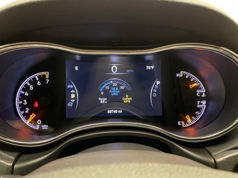 Used 2018 Jeep Grand Cherokee Altitude RWD image 12