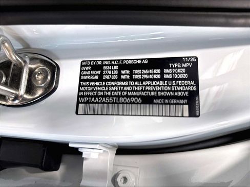 Used 2026 Porsche Macan AWD/4WD image 35