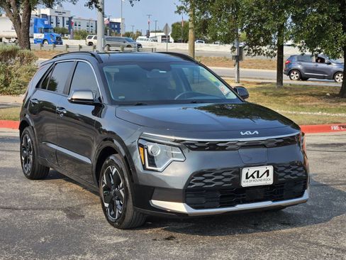 Used 2023 Kia Niro Wind w/ Wind Preserve Package FWD image 3