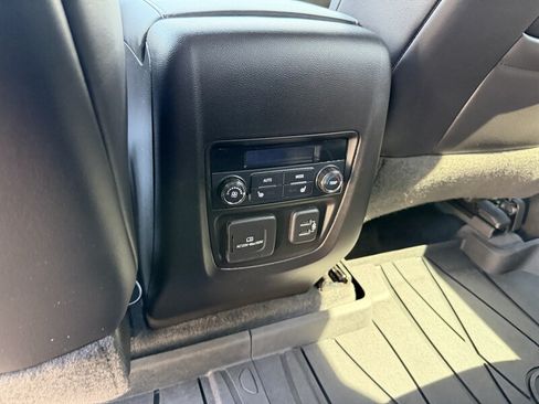 Used 2022 Buick Enclave Avenir w/ Avenir Technology Package AWD/4WD image 27
