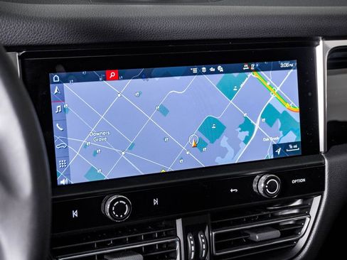 Certified 2026 Porsche Macan AWD/4WD image 22