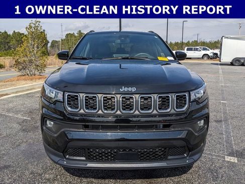 Certified 2025 Jeep Compass Latitude image 8