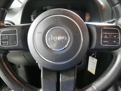 Used 2016 Jeep Patriot Latitude AWD/4WD image 25