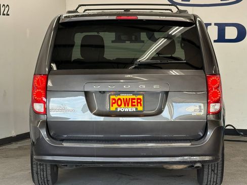 Used 2019 Dodge Grand Caravan SXT image 4