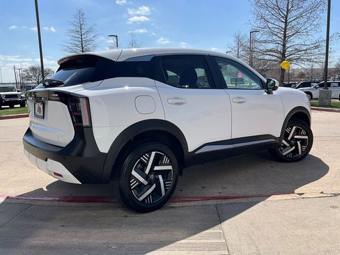 Used 2025 Nissan Kicks SV image 6