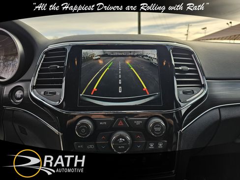 Used 2020 Jeep Grand Cherokee Limited image 15