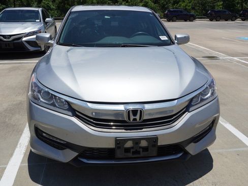 Used 2016 Honda Accord EX image 2