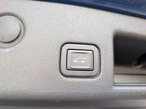 Used 2019 Chevrolet Equinox LT FWD image 21