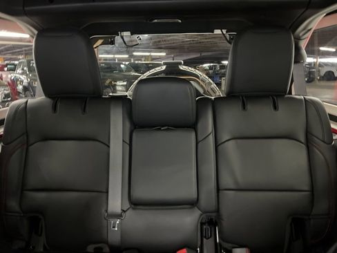 Used 2025 Jeep Wrangler Unlimited Rubicon image 25