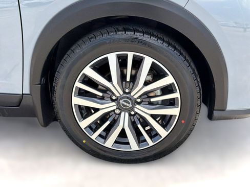 Used 2022 Nissan Kicks SV w/ Interior Electronics Package FWD image 12