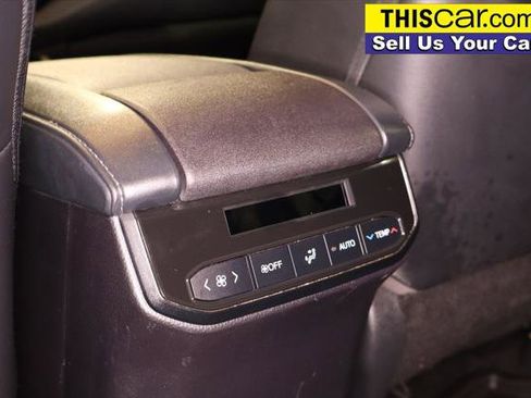 Used 2023 Toyota Highlander XLE FWD image 28