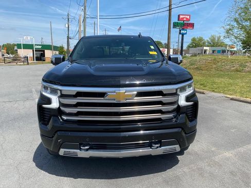 Used 2022 Chevrolet Silverado 1500 High Country w/ High Country Premium Package AWD/4WD image 2