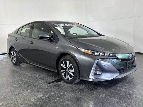 Used 2017 Toyota Prius Prime Advanced image 2