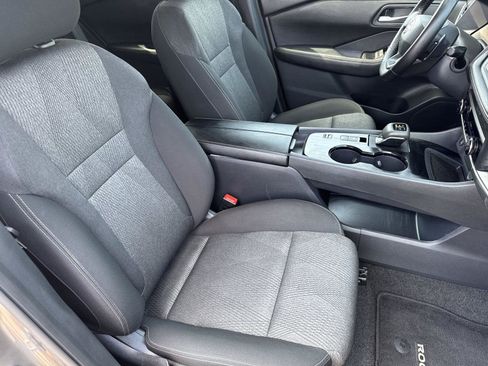 Used 2025 Nissan Rogue SV FWD image 35