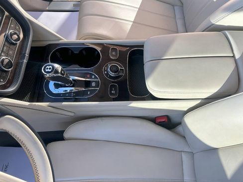 Used 2019 Bentley Bentayga image 30