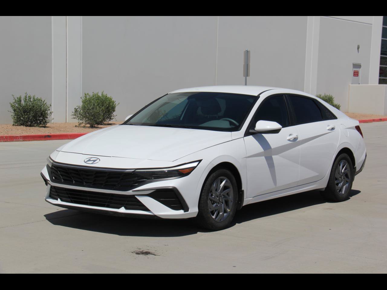 Used 2024 Hyundai Elantra SEL FWD image 1