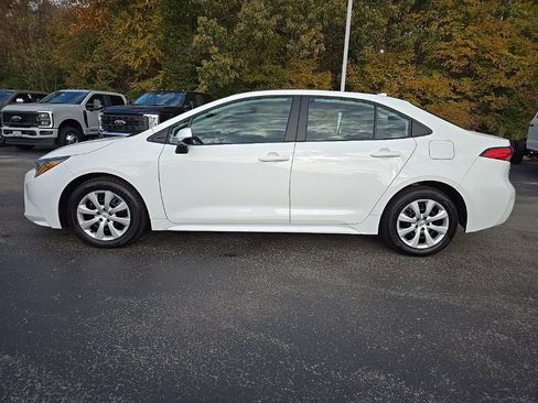 Used 2025 Toyota Corolla LE image 4