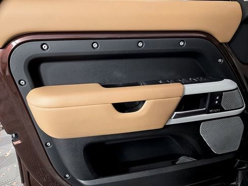 Used 2023 Land Rover Defender 130 SE image 12