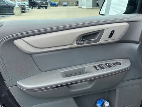 Used 2015 Chevrolet Traverse LS FWD image 11