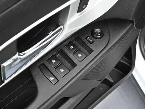 Used 2017 Chevrolet Equinox LT w/ Convenience Package image 20