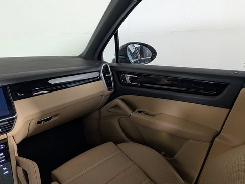 Certified 2023 Porsche Cayenne AWD/4WD image 21