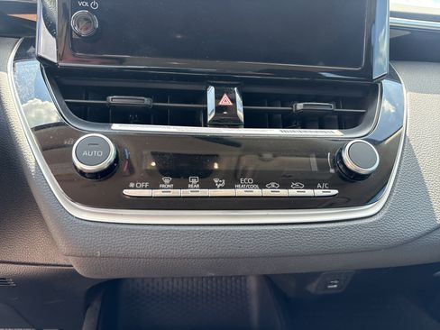 Used 2024 Toyota Corolla LE FWD image 11