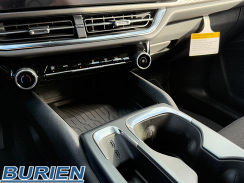 New 2026 Chevrolet Equinox EV LT image 18