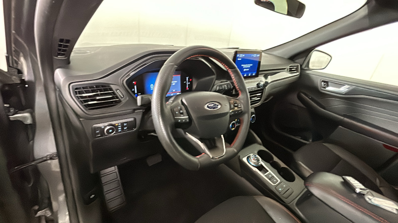 Used 2025 Ford Escape ST-Line Select AWD/4WD image 16
