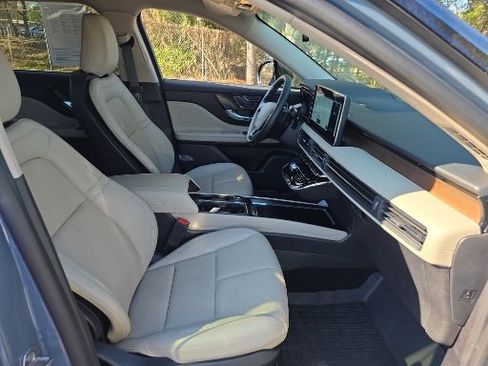 Used 2025 Lincoln Corsair Reserve w/ Equipment Group 202A image 15