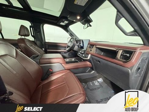 Used 2024 Ford Expedition Limited AWD/4WD image 6