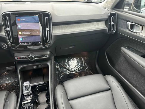 Used 2025 Volvo XC40 B5 Plus w/ Climate Package image 18