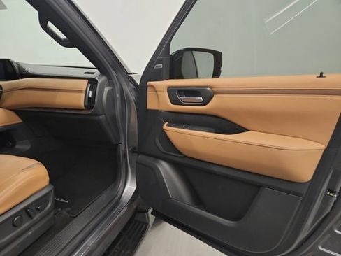 Used 2025 Nissan Armada SL w/ Captain's Chari Seat Package RWD image 26