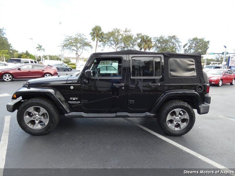 Used 2017 Jeep Wrangler Unlimited Sahara w/ Connectivity Group AWD/4WD image 10
